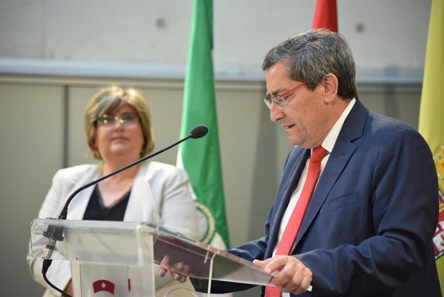 El presidente de la Diputación, José Entrena, en rueda de prensa.