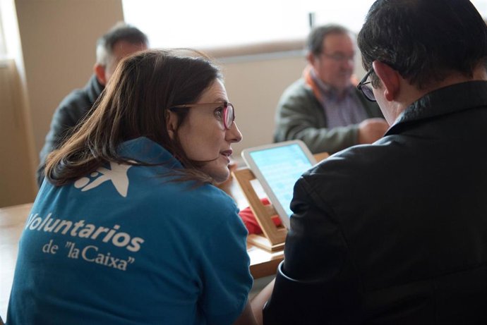 Voluntarios de La Caixa en Barcelona ayudan a una veintena de emprendedores a consolidarse