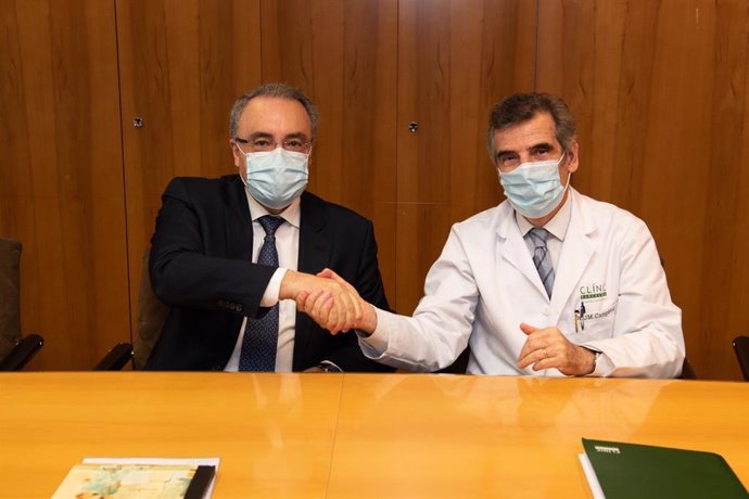 El director general del Hospital Clínic, Josep Maria Campistol, y el consejero delegado de Cellnex, Tobías Martínez, han presentado el proyecto