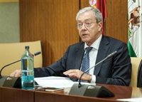 La Junta defiende un balance de 250 millones más para universidades y la oposición critica un "recorte" de 135 millones