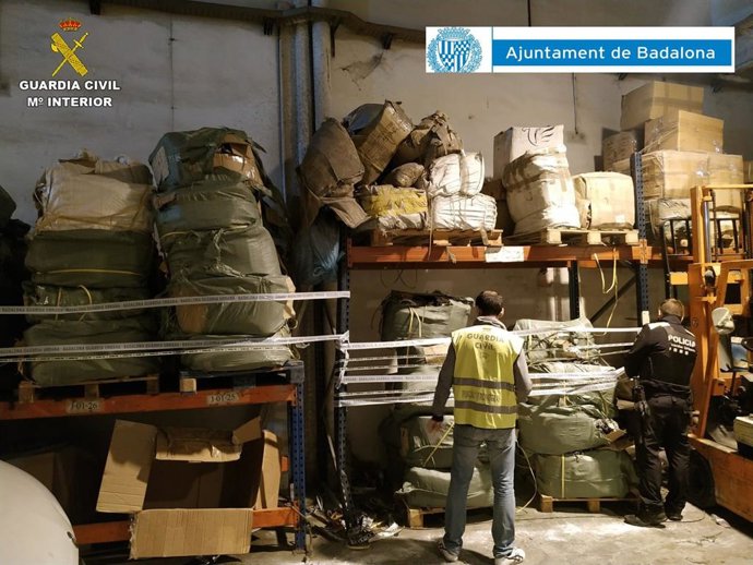 Material falsificado en un almacén de Badalona