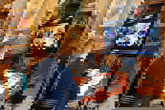 Los Reyes han mantenido una videoconferencia con los representantes de FEDETAXI y ANTAXI.