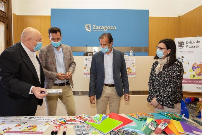 Presentación de la campaña "Bolsa de material escolar