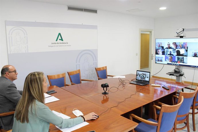 La delegada de la Junta en Huelva, Bella Verano, durante la reunión de la Mesa Técnica Provincial de Seguridad.