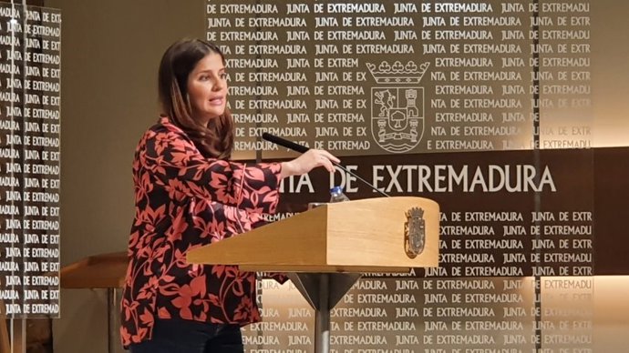 La consejera de Igualdad y portavoz de la Junta de Extremadura, Isabel Gil Rosiña, en rueda de prensa tras el Consejo de Gobierno de la comunidad