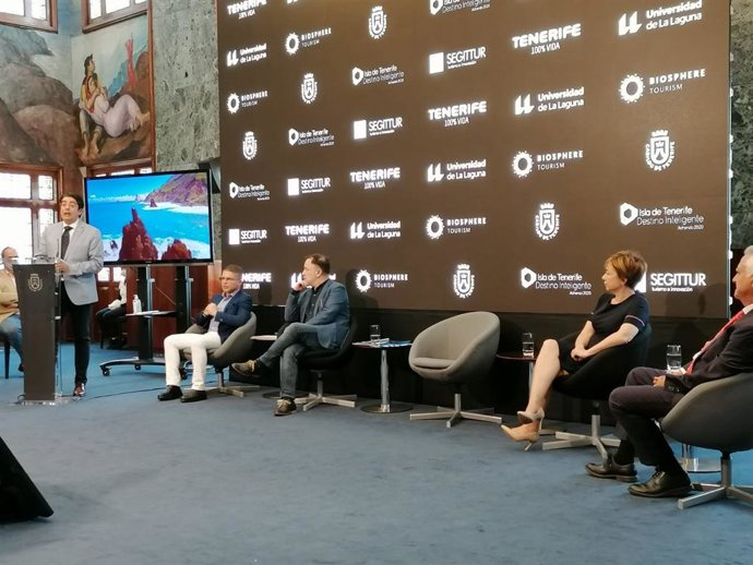 El presidente del Cabildo de Tenerife, Pedro Martín, en la presentación del plan de reactivación del turismo