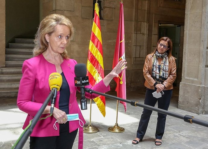 La consellera Maringela Vilallonga y la vicepresidente de la CCMA Núria Llorach