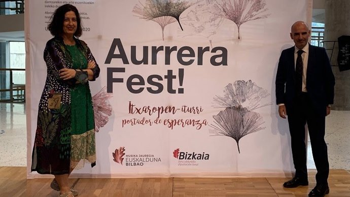 La diputada de Cultura de Bizkaia, Lorea Bilbao, y el director del Euskalduna, Andoni Aldekoa.