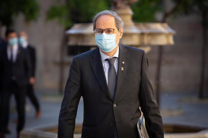El presidente de la Generalitat, Quim Torra, a su llegada al Palau de la Generalitat el segundo día de la Fase 2 en Catalunya para celebrar el primer Consell Executiu presencial tras el confinamiento.