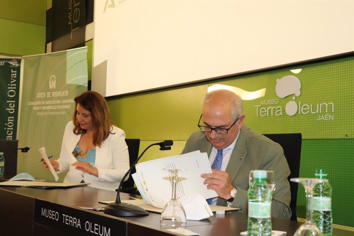 Jaén.- Firmado el convenio para dotar de sede al consejo regulador de la IGP 'Ac
