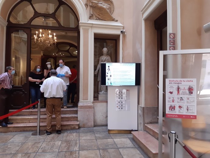 Primer día de reapertura del Museo Nacional de Cerámica