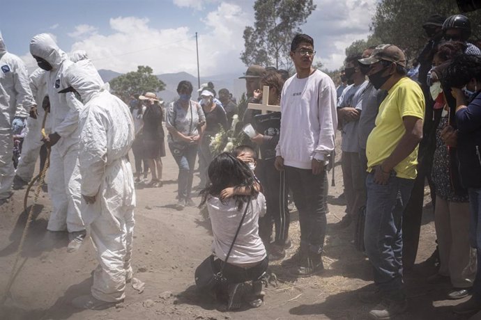 Un funeral en Chalco, México, por una víctima de coronavirus. 