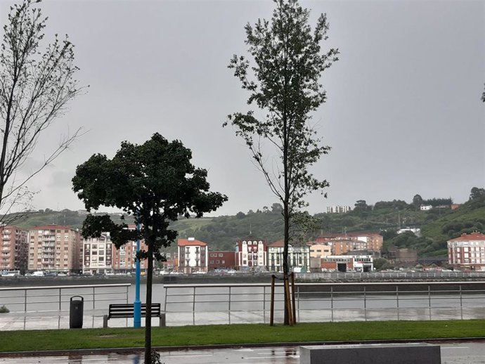 Cielos nubosos y lluvia en Bizkaia