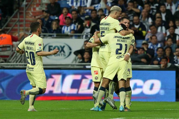 Los jugadores del América celebran un gol, en la Liga Mexicana 