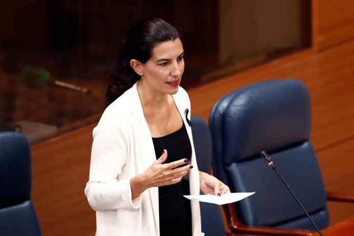 La portavoz de Vox, Rocío Monasterio, durante su intervención en una nueva sesión de control en la que la oposición pide a la presidenta regional que rinda cuentas sobre su gestión de la crisis sanitaria de la COVID-19 y sobre sus planes para el futuro 