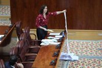 Ayuso acusa a Podemos de buscar "carne política" con las residencias e insiste: "no hubo orden política"