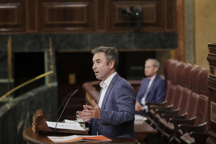 El diputado de Ciudadanos Guillermo Díaz Gómez, durante su intervención en el pleno celebrado en el Congreso de los Diputados posterior a la sesión de Control donde el Ejecutivo se ha enfrentado a diversas consultas, donde la gestión del Covid-19 ha con