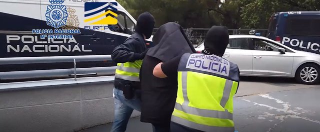 Agentes de la Policía Nacional han detenido en Madrid a un presunto yihadista por contribuir a la financiación de Estado Islámico (DAESH) en países como Siria