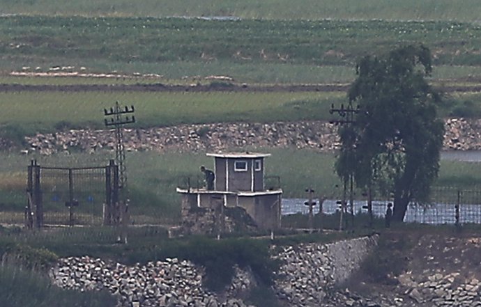 Militares norcoreanos apostados en la zona de Kaepung