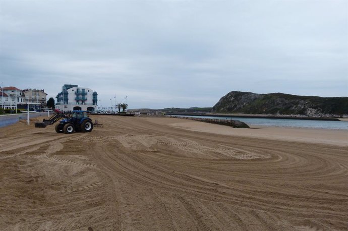 El Gobierno destina 200.000 euros para limpieza de playas rurales 