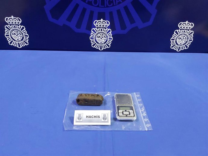 Droga y útil incautados a un joven en Valladolid.