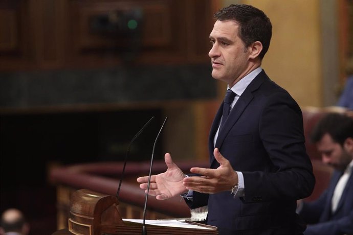 El diputado nacional del Partido Popular de Almería, Miguel Ángel Castellón, interviene durante la sesión plenaria celebrada en el Congreso 