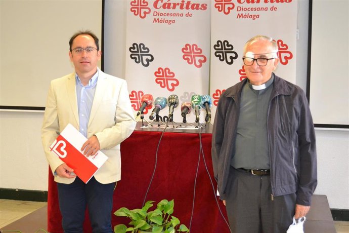 El director de Cáritas Diocesana de Málaga, Francisco José Sánchez Heras, y el vicario para la Acción Caritativa y Social y delegado episcopal de Cáritas Diocesana, Gabriel Leal.