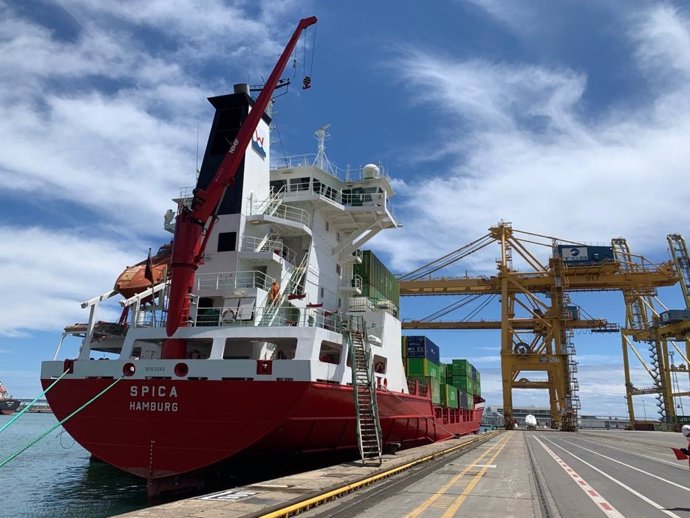 Primera Escala De La Línea Marítima Med Turkey Express En La Terminal De APM Terminals Barcelona Del Puerto De Barcelona