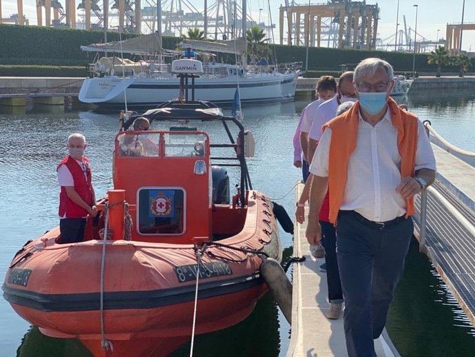 Ribó visita el dispositivo de Cruz Roja