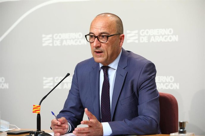 El consejero de Educación, Cultura y Deporte del Gobierno de Aragón, Felipe Faci, comparece en rueda de prensa para explicar los acuerdos alcanzados en la Conferencia Sectorial de Educación así como las últimas novedades de la actualidad educativa