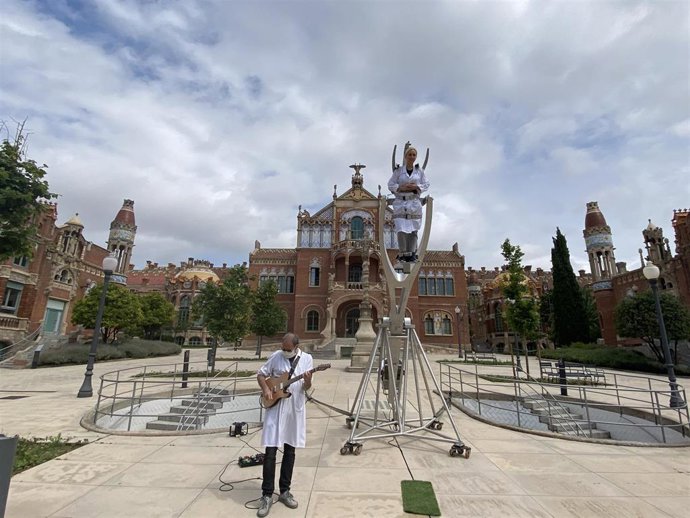 Actuación en el Reciente Modernista de Sant Pau, donde se acogerá a uno de los espectáculos de la Fura dels Baus en el marco del Crulla XXS.