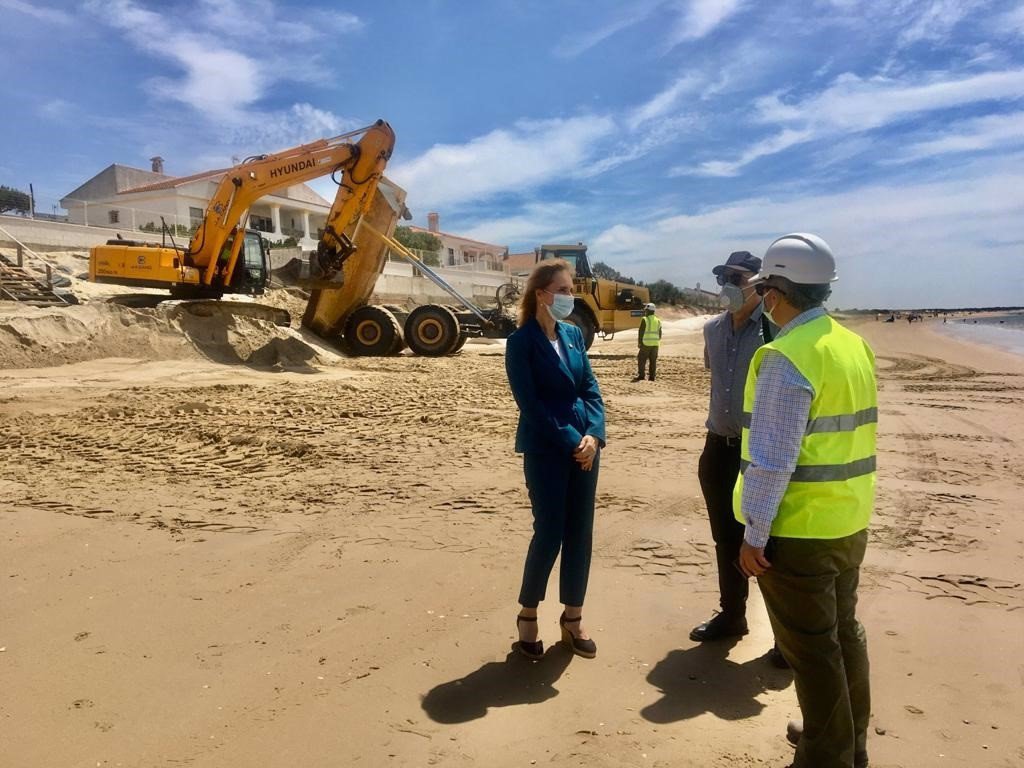 El Gobierno Realiza Aportes De Arena En La Playa De El Portil Para Su Puesta A Punto De Cara Al Verano