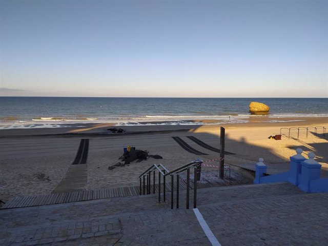 Playa de Matalascañas (Huelva), preparada para recibir a los visitantes en la fase 3 de la desescalada.