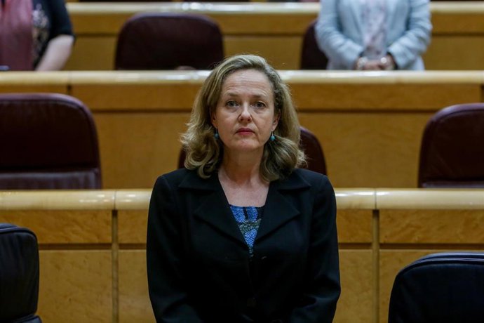 La vicepresidenta tercera del Gobierno y Ministra de Asuntos Económicos y Transformación Digital, Nadia Calviño, durante el pleno en el Senado del 2 de junio de 2020.