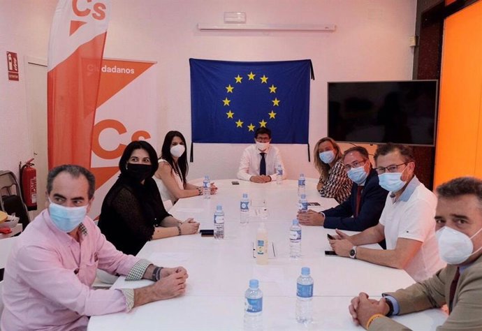 Juan Marín con los concejales de Cs en el Ayuntamiento de Córdoba