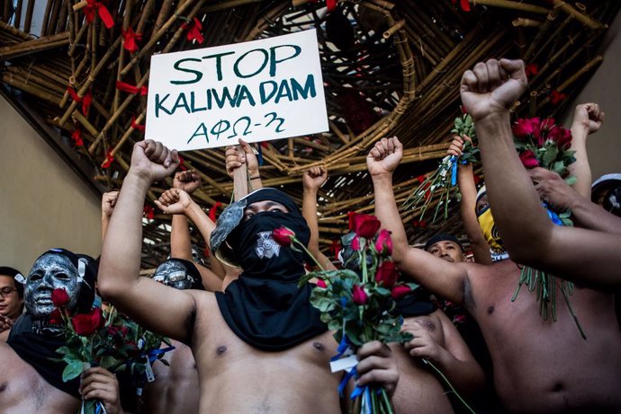 Filipinas.- Docenas de estudiantes protestan contra la ley antiterrorismo de Dut