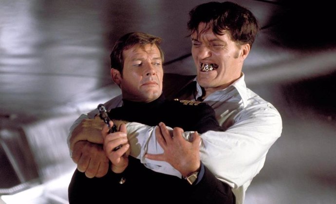     El actor Richard Kiel, conocido por su papel como el secuaz 'Tiburón' en las películas de James Bond, falleció este miércoles por la tarde a los 74 años de edad, según informaron fuentes familiares al portal TMZ