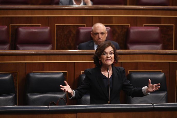 La vicepresidenta primera del Gobierno, Carmen Calvo, interviene durante la sesión plenaria de control al Gobierno en el Congreso de los Diputados, donde la gestión durante la crisis sanitaria continúa en el punto de mira. En Madrid, (España), a 10 de j