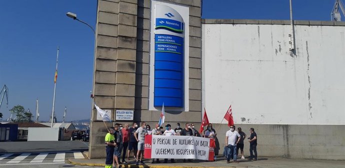 Concentración de delegados de la CIG a las puertas de Navantia en Ferrol.