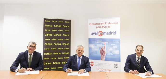 (De Izq A Dcha) El Director Corporativo De Pymes Y Autónomos De Bankia, Antonio Rodríguez; El Director General De Avalmadrid, Pedro Embid, Y El Director Corporativo De La Territorial Madrid Este De Bankia, Juan Antonio Zaragoza.