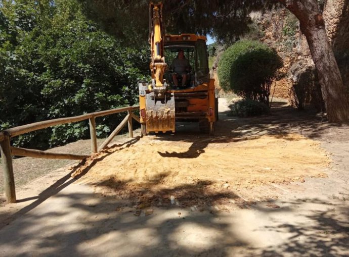 El Ayuntamiento de Alcalá de Guadaíra (Sevilla) da luz a primeros trabajos para el ensanche del colector en la margen del río Guadaíra