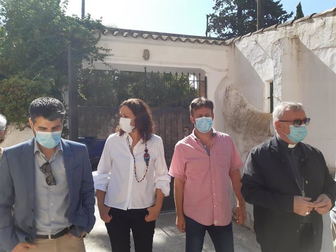 El presidente del IMAS, Javier de Juan, la presidenta del Consell de Mallorca, Catalina Cladera, el director de la Sapincia, Toni Moya, y el obispo de Mallorca, Sebasti Taltavull.