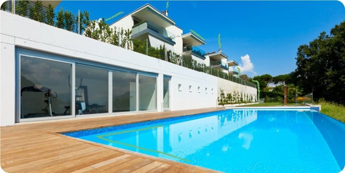 En los últimos tres meses se ha incrementado en Andalucía la búsqueda de casas con terraza en un 369%, con piscina comunitaria en un 289%, y con pista de pádel en un 202%.