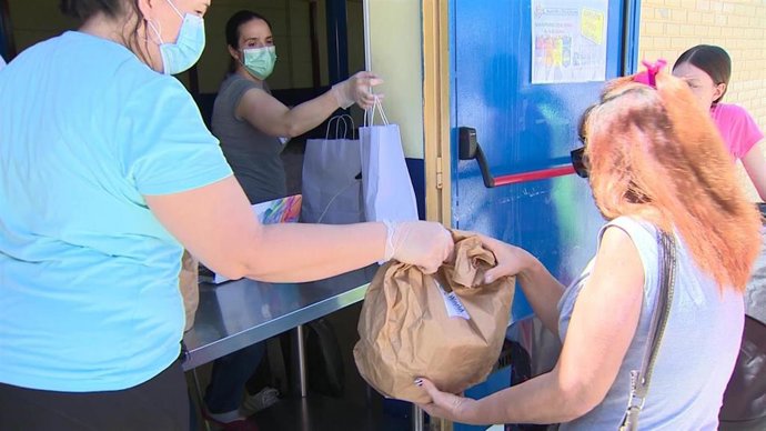 Reparto de comida, foto de archivo