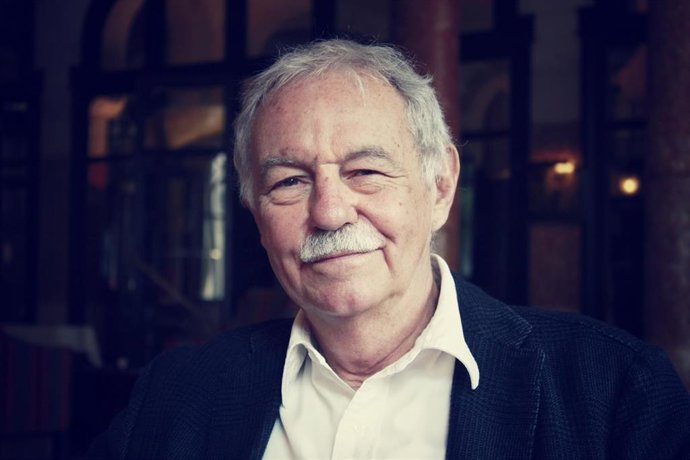 El escritor Eduardo Mendoza