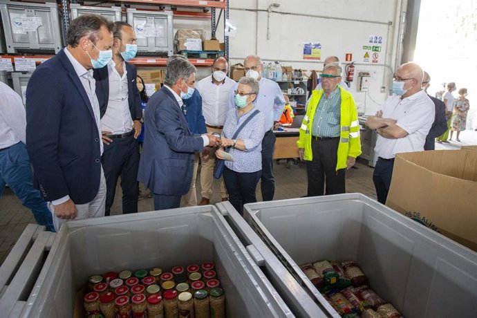 Coronavirus.- El Gobierno reparte 8.000 kilos de productos cántabros al Banco de