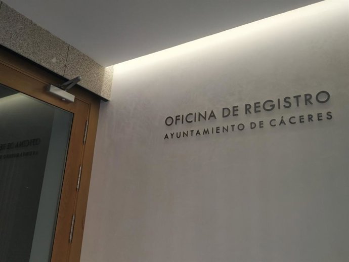 Entrada al salón Muriel del Ayuntamiento de Cáceres, que se estrenará para atender al público con cita previa