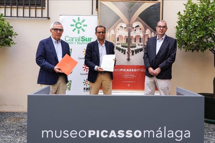 Firma del acuerdo entre Radio Televisión de Andalucía y Museo Picasso Málaga.
