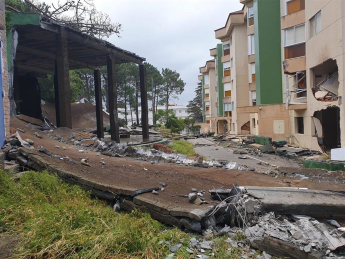Revienta un depósito de agua y la riada causa daños en O Grove,
