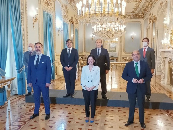 Firma de convenios de reducción de cargas administrativas.